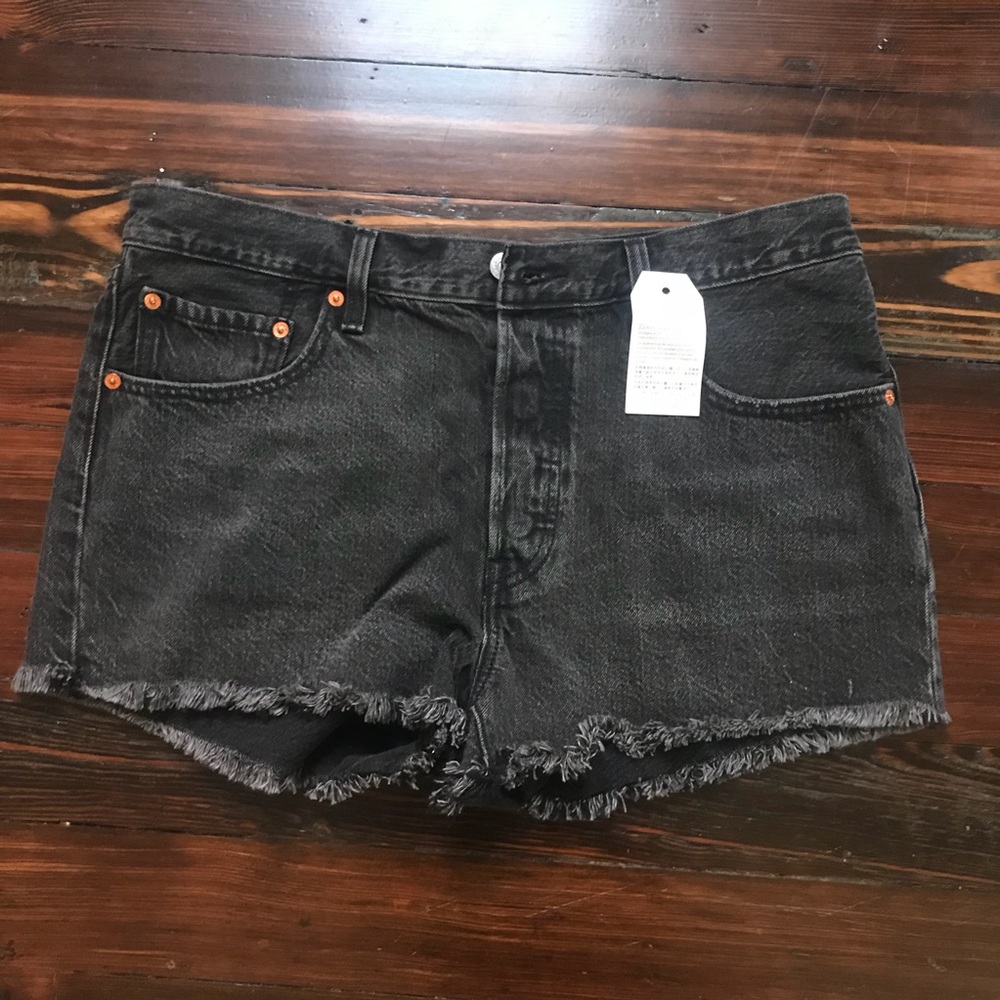 Dark Wash Levi’s Original Fit Women’s Denim Shorts